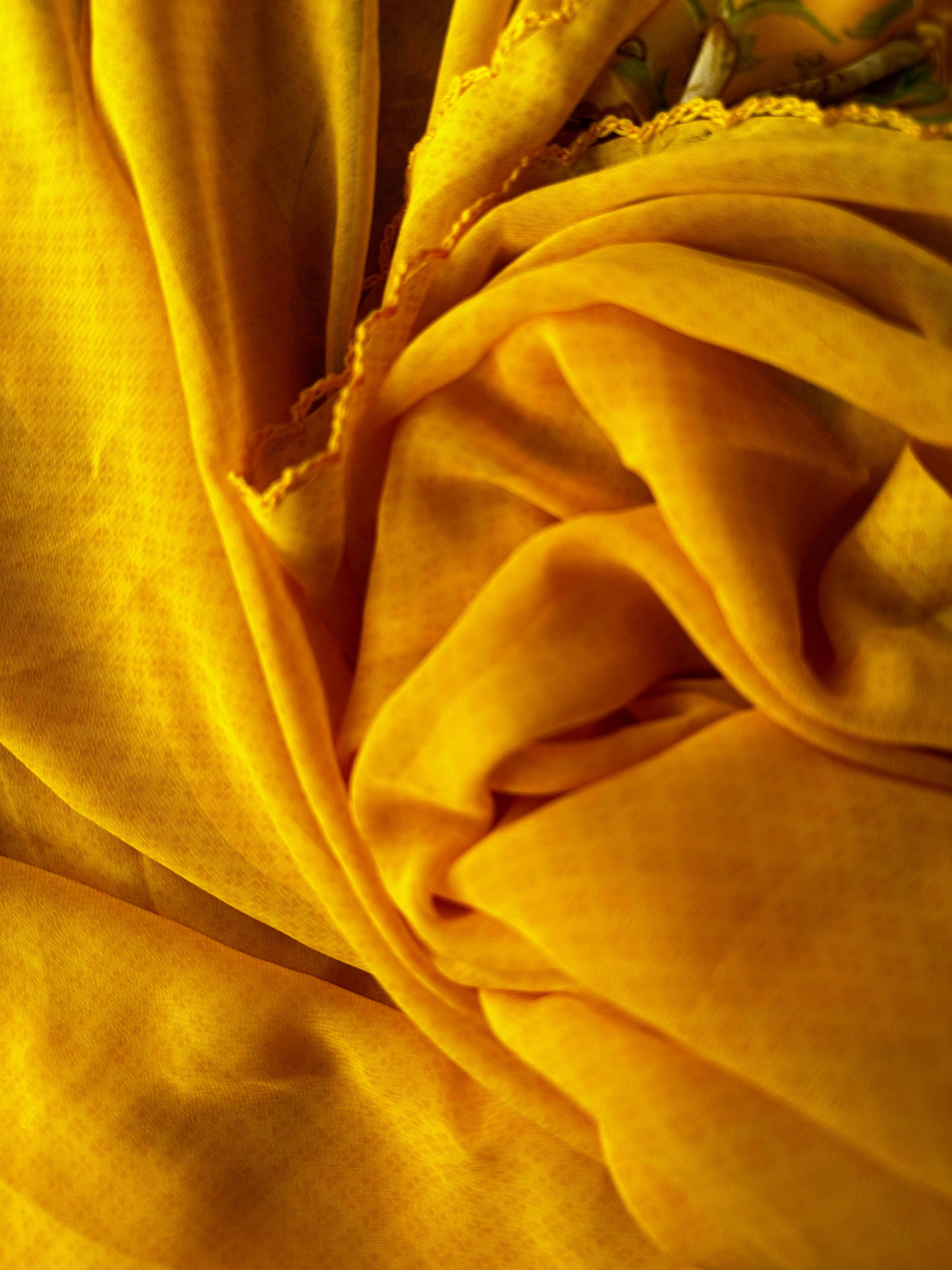 Floral yellow georgette saree - kasumi.in